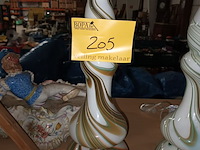 Lot 205 - opaline vaas. 2 stuks - afbeelding 3 van  3