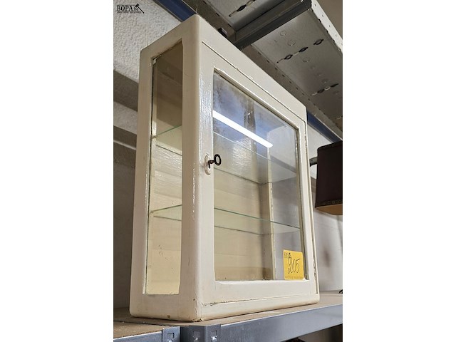 Lot 205 - vintage vitrinekast wit geschilderd - afbeelding 2 van  2