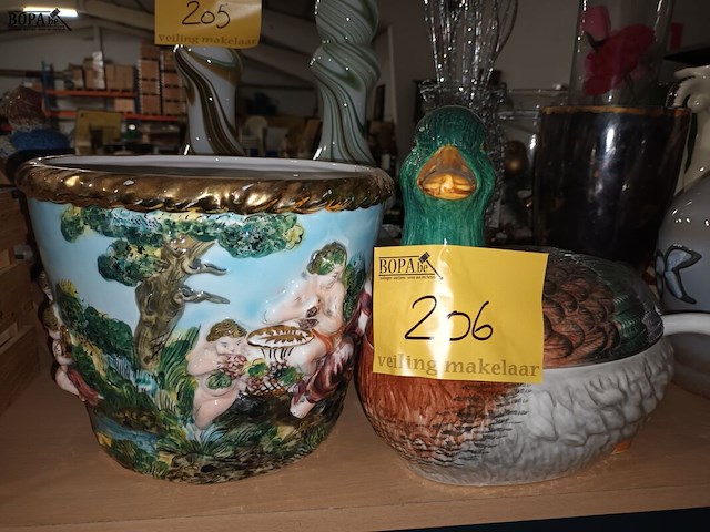 Lot 206 - cache-pot en terrine - afbeelding 1 van  5