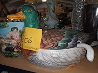 Lot 206 - cache-pot en terrine - afbeelding 3 van  5