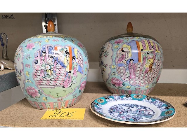 Lot 206 - chinese gemberpotten in famille rose stijl - afbeelding 1 van  6