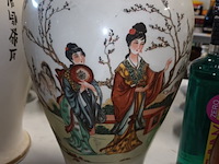 Lot 206 - italiaanse vazen. 2 stuks - afbeelding 2 van  5