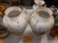 Lot 206 - italiaanse vazen. 2 stuks - afbeelding 3 van  5