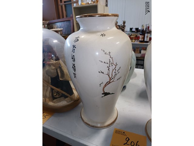 Lot 206 - italiaanse vazen. 2 stuks - afbeelding 4 van  5