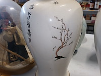 Lot 206 - italiaanse vazen. 2 stuks - afbeelding 4 van  5