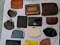 Lot 206 - lot vintage geldbeugeltjes, sigarenhouders, naaisethouder oa - afbeelding 1 van  4