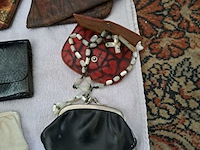 Lot 206 - lot vintage geldbeugeltjes, sigarenhouders, naaisethouder oa - afbeelding 2 van  4