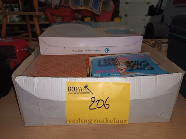 Lot 206 - make-up spiegel en haarspelden - afbeelding 3 van  3