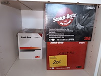 Lot 206 - scotch-brite schuurpads. 5 dozen - afbeelding 1 van  3