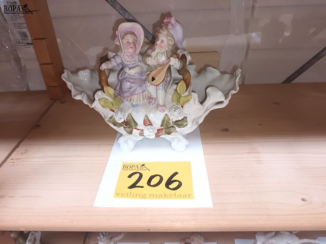Lot 206 - sierschaal in porselein - afbeelding 1 van  4
