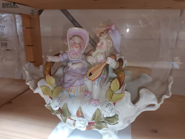 Lot 206 - sierschaal in porselein - afbeelding 2 van  4