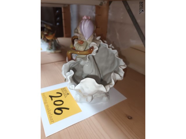 Lot 206 - sierschaal in porselein - afbeelding 3 van  4
