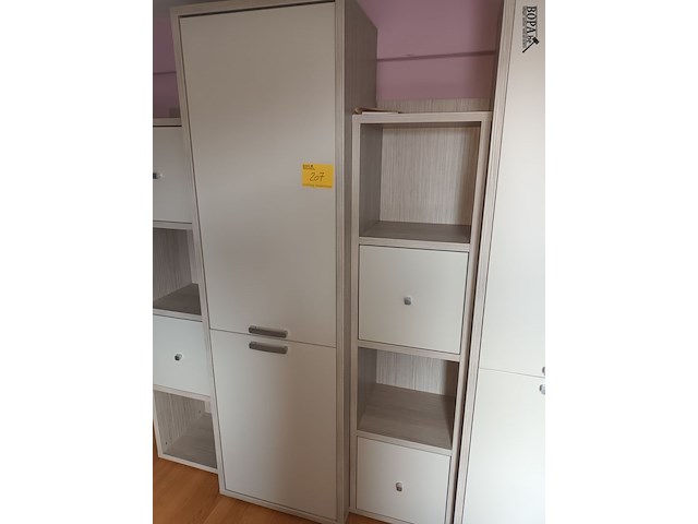 Lot 207 - complete slaapkamer - afbeelding 6 van  6