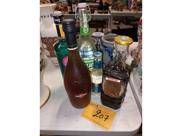 Lot 207 - flessen diverse dranken. 5 stuks - afbeelding 1 van  3