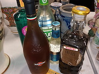 Lot 207 - flessen diverse dranken. 5 stuks - afbeelding 1 van  3