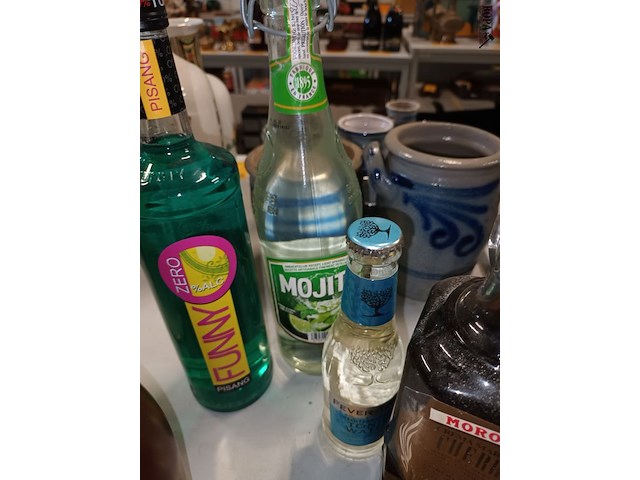 Lot 207 - flessen diverse dranken. 5 stuks - afbeelding 3 van  3