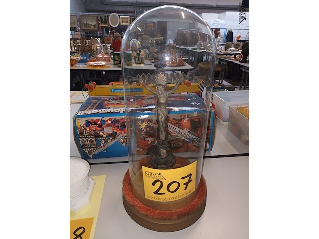 Lot 207 - globe met kruisbeeld - afbeelding 1 van  3