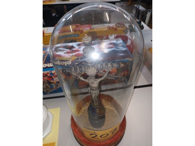 Lot 207 - globe met kruisbeeld - afbeelding 2 van  3