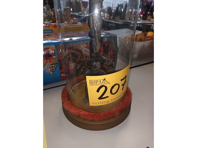 Lot 207 - globe met kruisbeeld - afbeelding 3 van  3