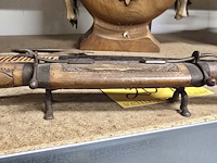 Lot 207 - houten veldfles, afrikaanse bijl en indiase trancheerset - afbeelding 4 van  5