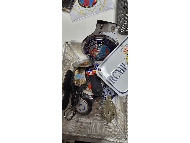 Lot 207 - lotje diverse politie items - afbeelding 5 van  5