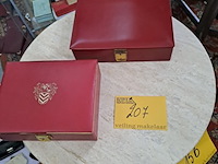 Lot 207 - opbergkistjes rood met wapenschild monaco - afbeelding 1 van  2