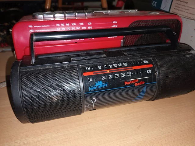 Lot 207 - radio’s, wekkers en gsm - afbeelding 4 van  5