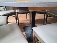 Lot 207 - ronde tafel met 8 stoelen - afbeelding 2 van  4