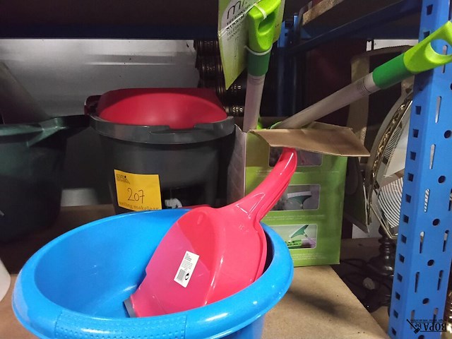 Lot 207 - trapemmer vileda + poetsbenodigdheden, set telescopische sta - afbeelding 1 van  2