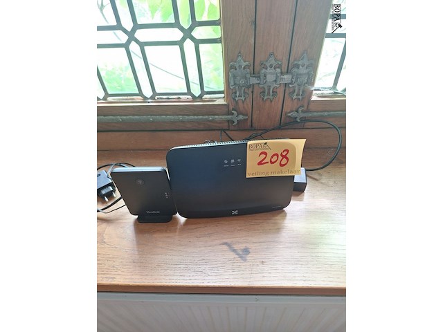 Lot 208 - belgacom modem en ip station - afbeelding 1 van  1