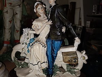 Lot 208 - biscuit beelden. 5 stuks - afbeelding 2 van  4