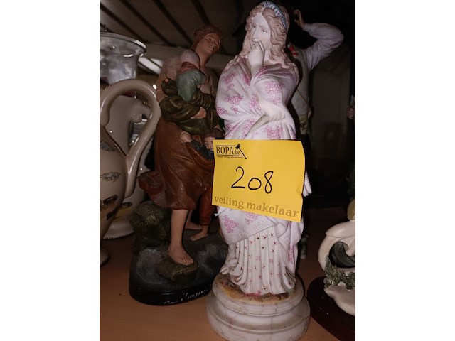 Lot 208 - biscuit beelden. 5 stuks - afbeelding 3 van  4