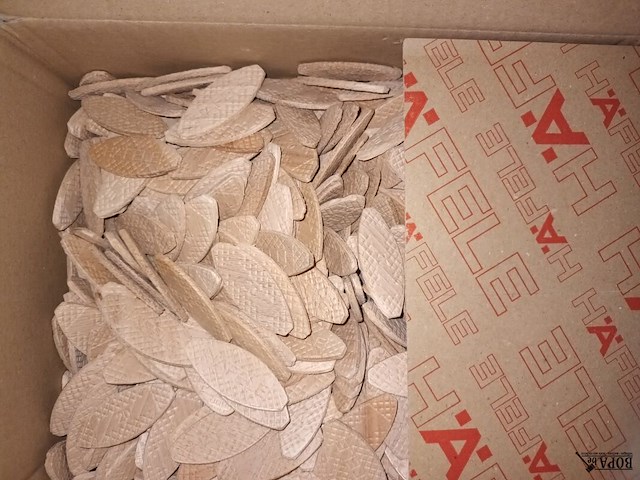 Lot 208 - häfele houten lamellen. 7 dozen - afbeelding 1 van  5