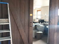 Lot 208 - houten schuifdeur op rail - afbeelding 1 van  4