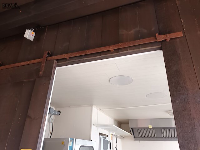 Lot 208 - houten schuifdeur op rail - afbeelding 3 van  4