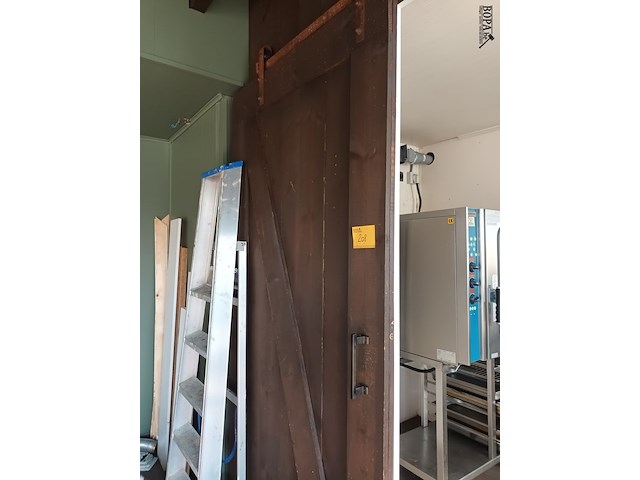 Lot 208 - houten schuifdeur op rail - afbeelding 4 van  4