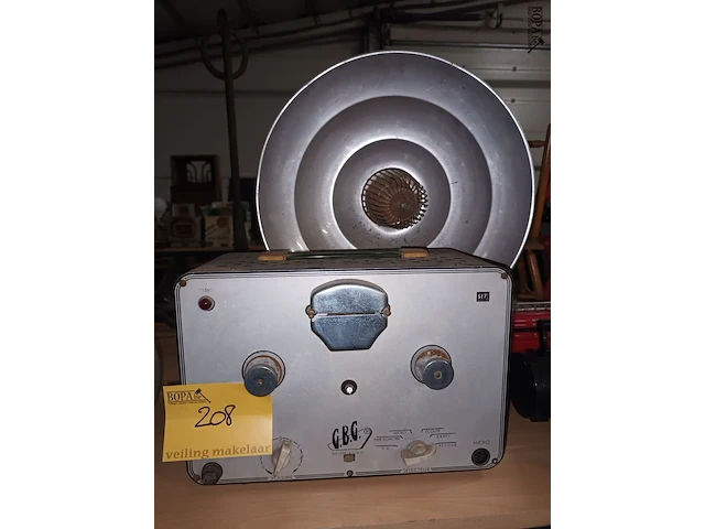 Lot 208 - opnametoestel en straalkachel - afbeelding 1 van  4