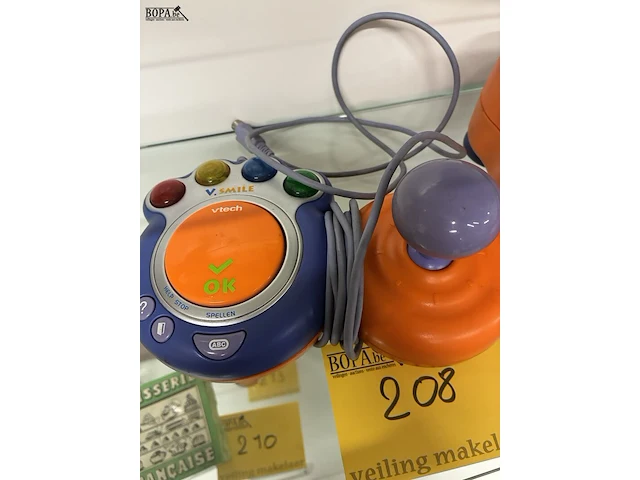 Lot 208 - retro v-tech smile tv learning system - afbeelding 2 van  3
