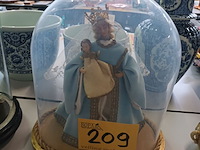 Lot 209 - globe met maria - afbeelding 1 van  3