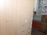 Lot 209 - kast met 5 deuren en 3 lades - afbeelding 2 van  2