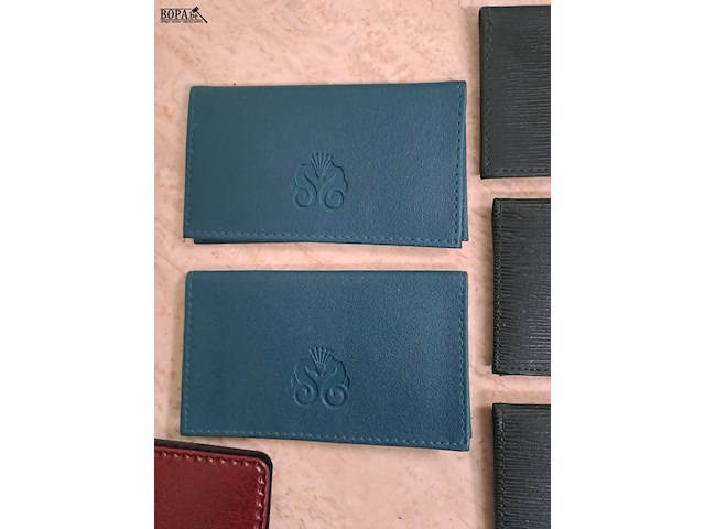 Lot 209 - louis vuitton geribbelde epi- lederen kaartenhouders en adre - afbeelding 3 van  6