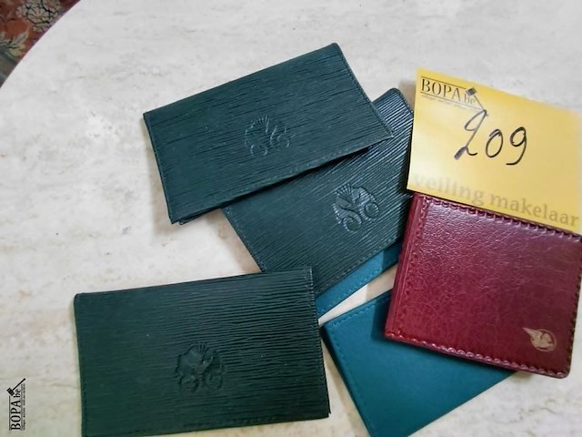Lot 209 - louis vuitton geribbelde epi- lederen kaartenhouders en adre - afbeelding 6 van  6