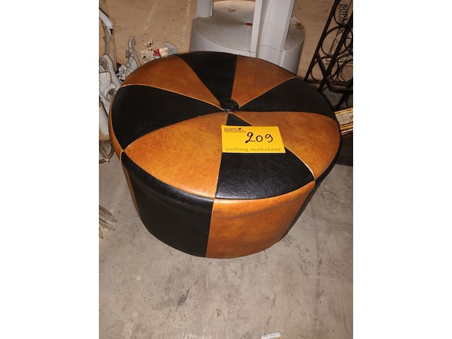 Lot 209 - poef - afbeelding 1 van  3