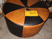 Lot 209 - poef - afbeelding 1 van  3