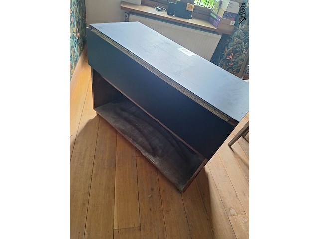 Lot 209 - zwart onthaalmeubel - afbeelding 2 van  2