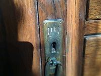 Lot 21 - antieken eiken dressoir met dik witgrijs marmeren blad, auth - afbeelding 3 van  5