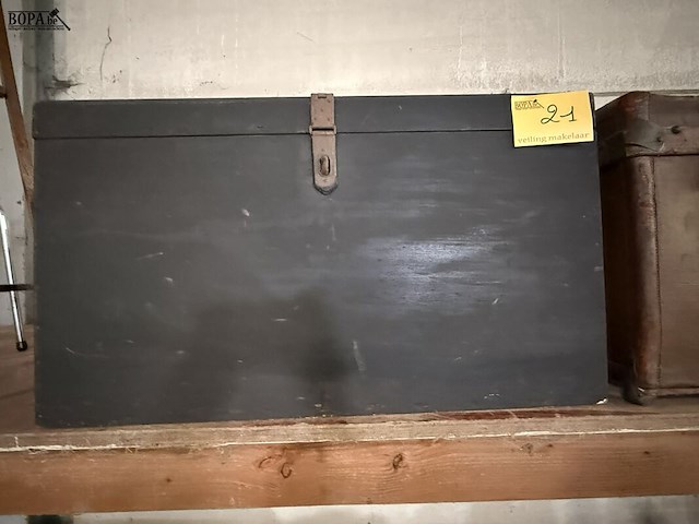 Lot 21 - antieken houten opbergkist zwart - vintage uitstraling - afbeelding 1 van  3