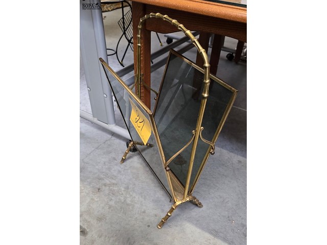 Lot 21 - antieken krantenhouder in koper en glas - afbeelding 2 van  2