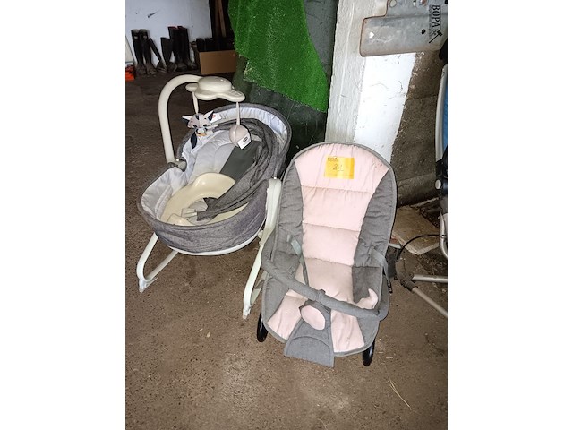 Lot 21 - babywipstoelen - 2 stuks - afbeelding 1 van  2