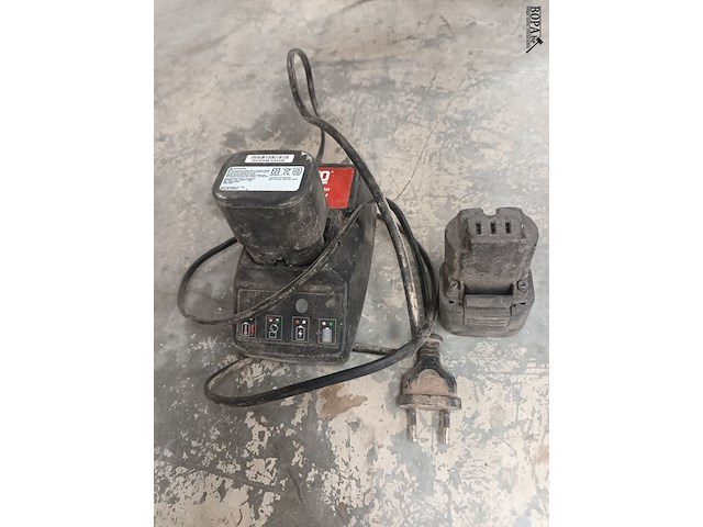 Lot 21 - batterijen en lader senco - afbeelding 2 van  3